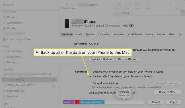 Mac Finder с Резервное копирование всех данных на iPhone на Mac выбрано